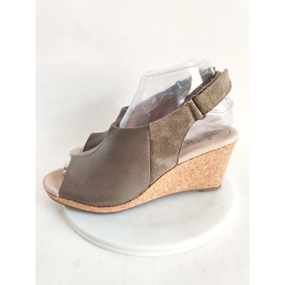 Clarks Sandals 7 Lafley Jess Comfort Taupe Leather Neutral Open‎ Toe Slingback